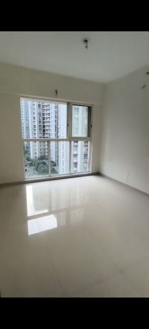 Room in 2 BHK Apartment at Lodha Amara, Kolshet Road – for Rent