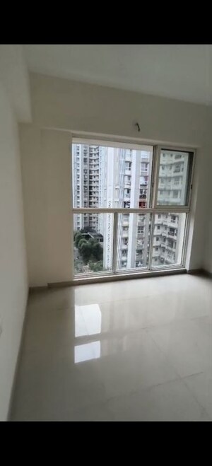 Room in 2 BHK Apartment at Lodha Amara, Kolshet Road – for Rent