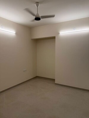 Room in 1.5 BHK Apartment at Piramal Vaikunth, Balkum Pada – for Rent