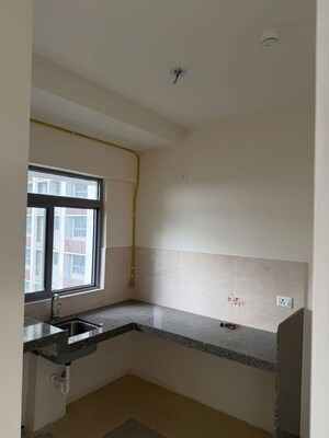 Room in 1.5 BHK Apartment at Piramal Vaikunth, Balkum Pada – for Rent