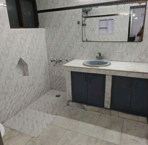 Bathroom in 1 BHK Builder Floor at Sector 36 – for Rent