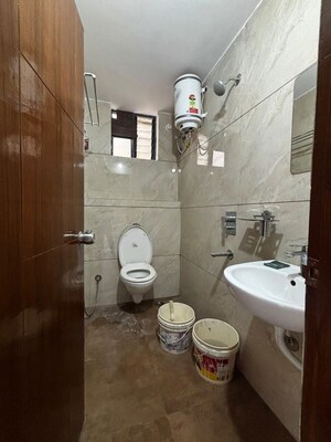 Bathroom in 2 BHK Builder Floor at Pipliya Kumar – for Rent