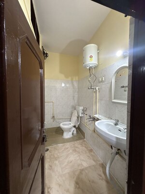 Bathroom in 1 BHK Builder Floor at Kanlog – for Rent