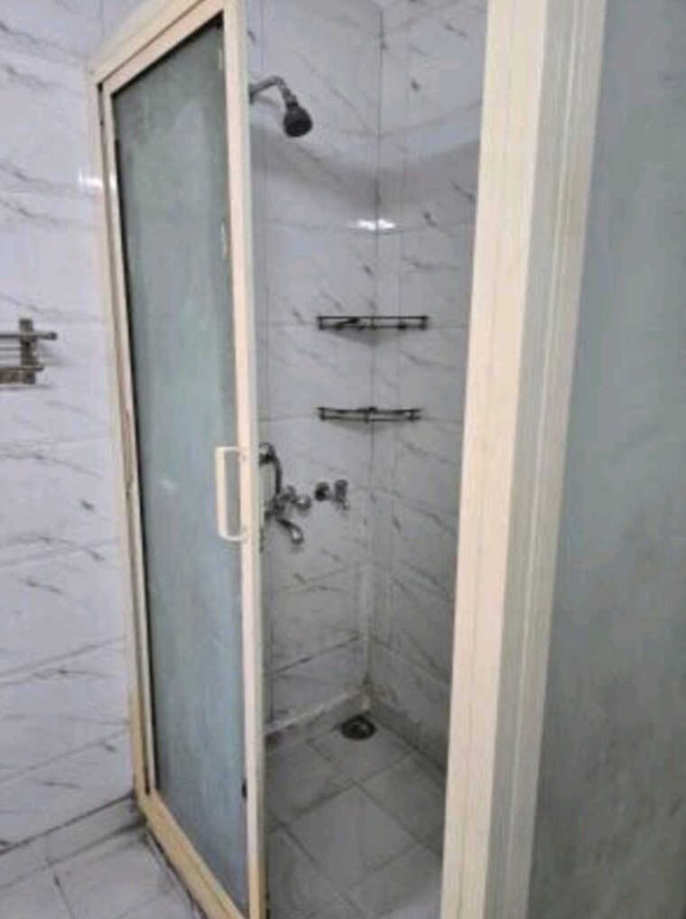 Bathroom, sector 31 2 Bedroom 1200 Sq.Ft. Independent House In Sector 31 Noida 10717860