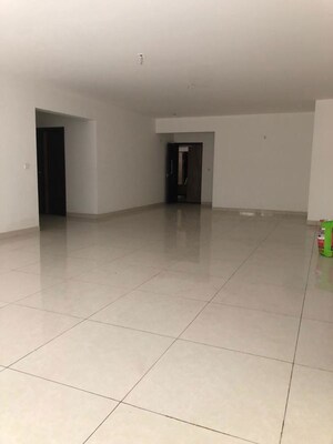 Room in 4 BHK Apartment at Indraprastha Ruhe, Whitefield Road – for Sale