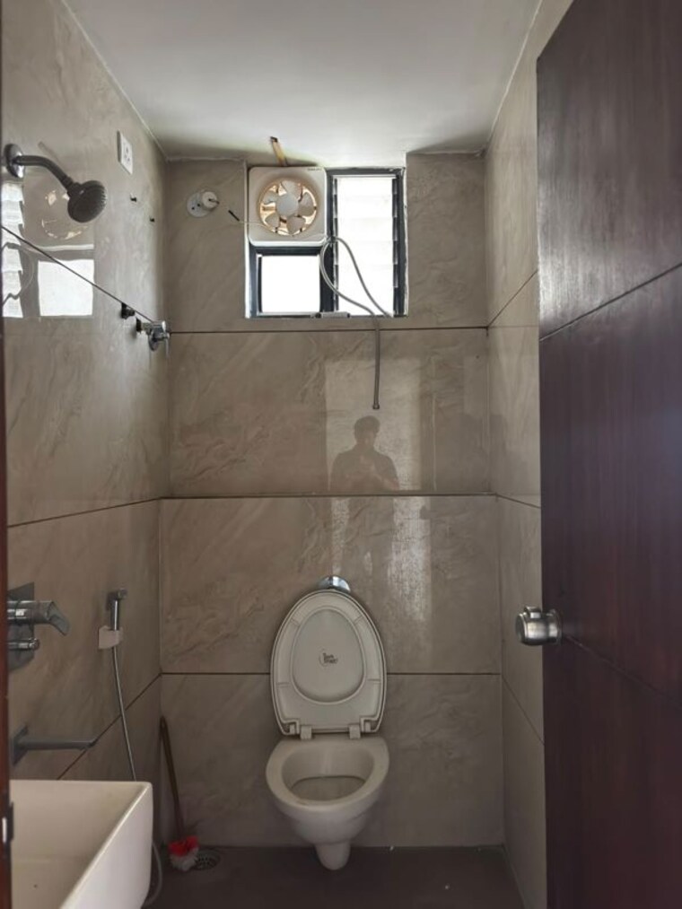 Bathroom, pipliya kumar 2 Bedroom 1050 Sq.Ft. Builder Floor In Pipliya Kumar Indore 10717874