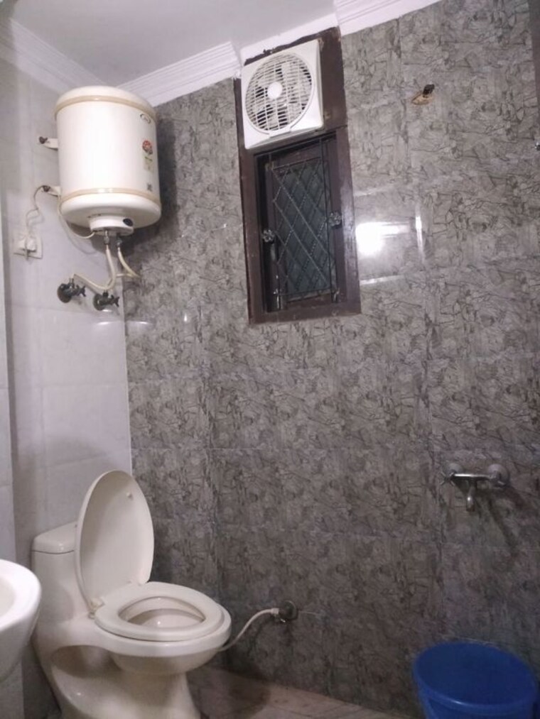 Bathroom, malviya nagar 3 Bedroom 1120 Sq.Ft. Builder Floor In Malviya Nagar Delhi 10717867