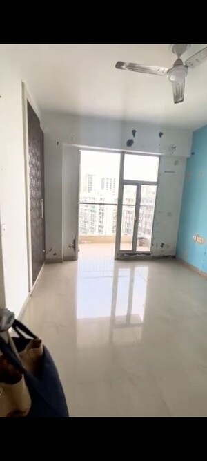 Room in 2 BHK Apartment at MCC Signature Heights, Raj Nagar Extension – for Rent