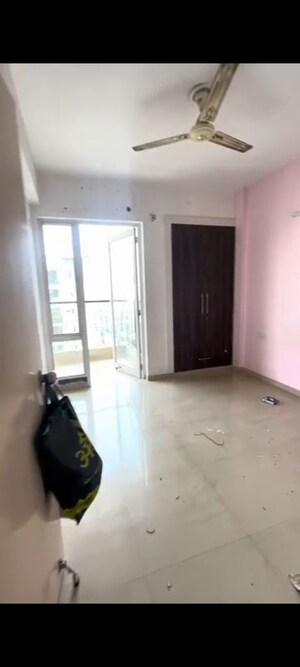 Room in 2 BHK Apartment at MCC Signature Heights, Raj Nagar Extension – for Rent