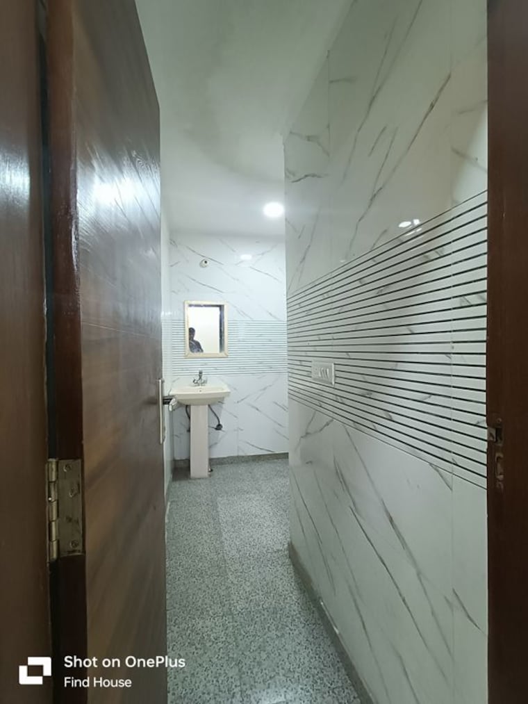 Bathroom, malviya nagar 3 Bedroom 1020 Sq.Ft. Builder Floor In Malviya Nagar Delhi 10717890