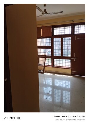 Room in 2 BHK Builder Floor at Omicron Iii Greater Noida – for Rent