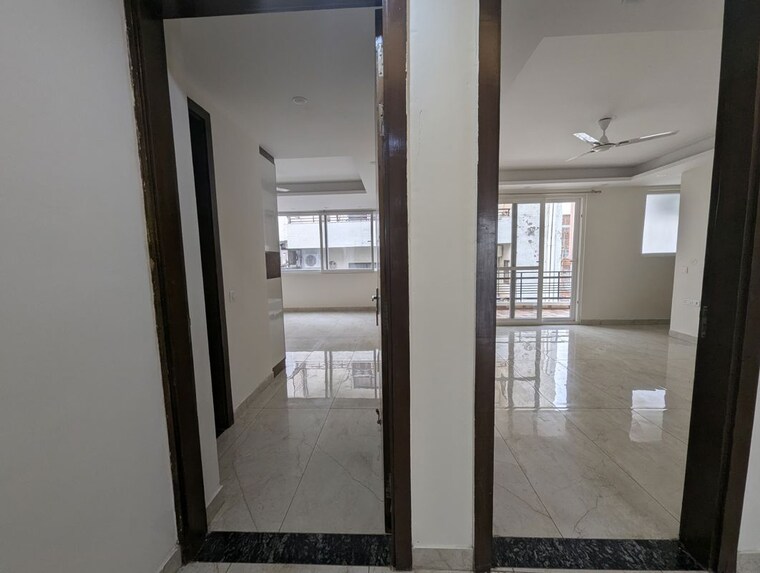 Room, sector 52 3 Bedroom 1900 Sq.Ft. Builder Floor In Sector 52 Gurgaon 10717920