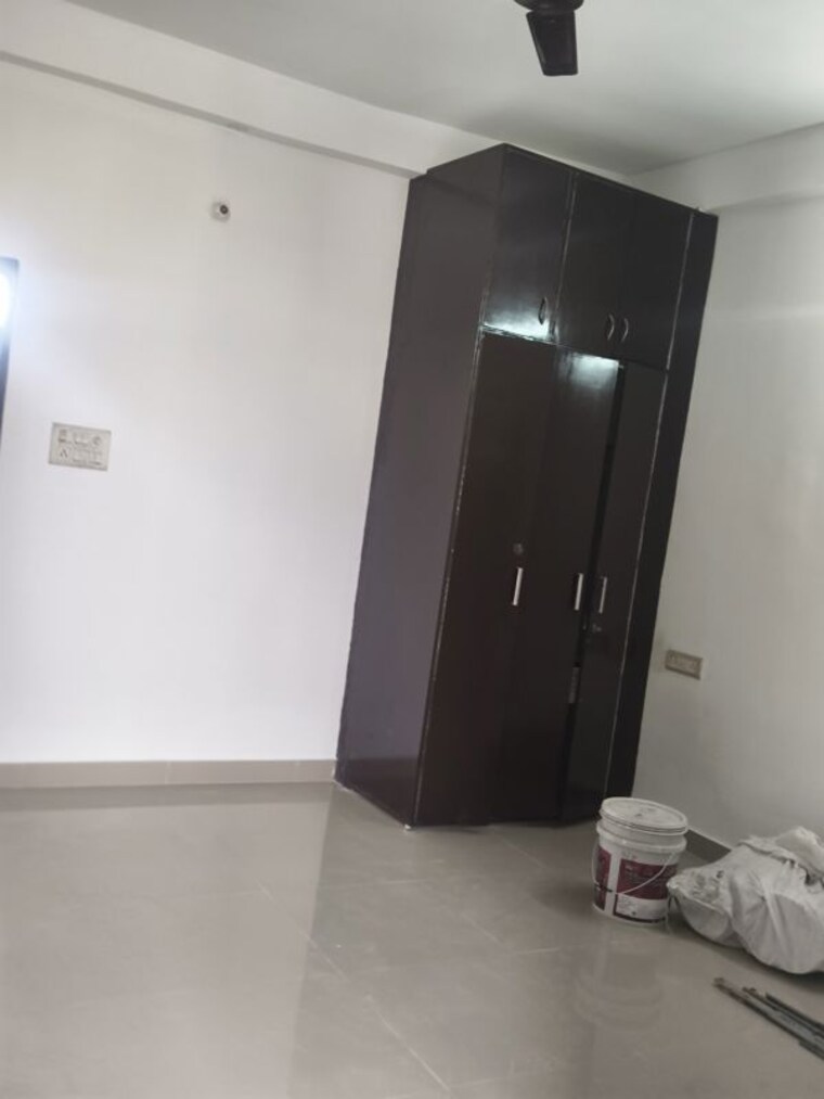 Room, rwa-apartments-sector-71 1 Bedroom 600 Sq.Ft. Independent House In Sector 71 Noida 10717926