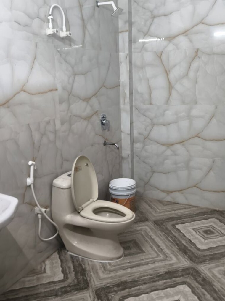 Bathroom, rwa-apartments-sector-71 1 Bedroom 600 Sq.Ft. Independent House In Sector 71 Noida 10717926