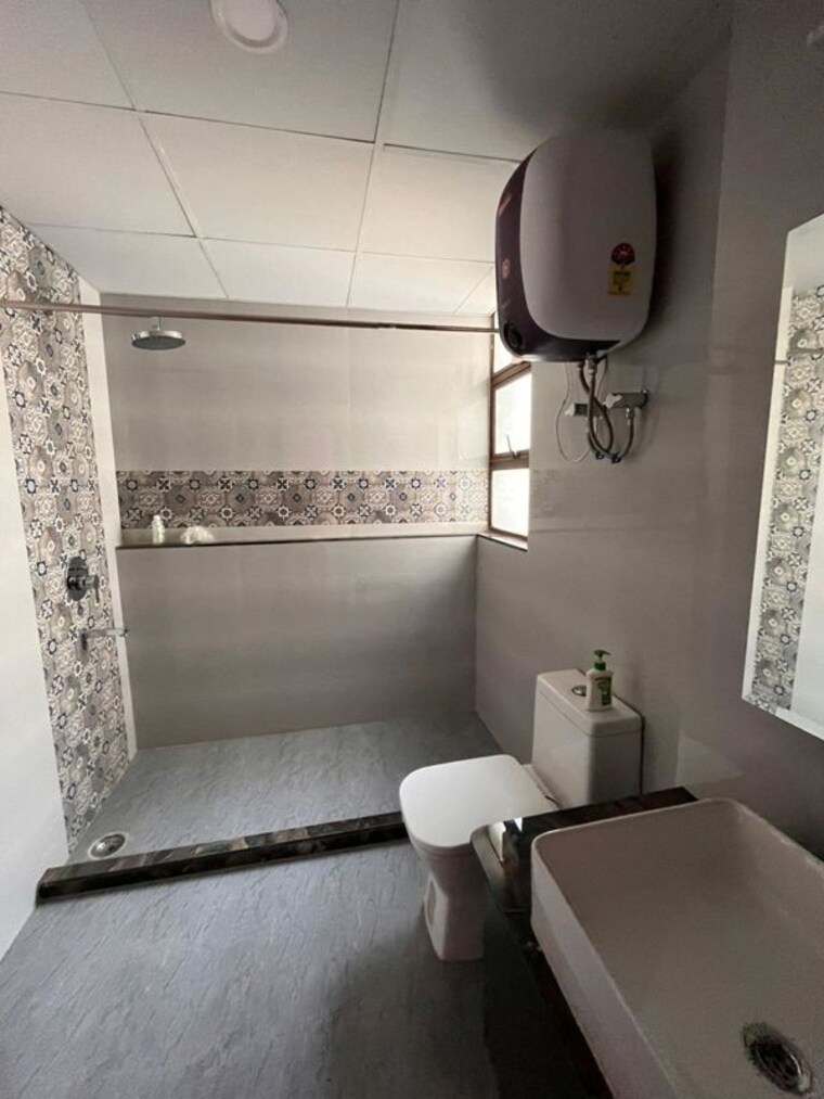 Bathroom, vipul-greens 3.5 Bedroom 1860 Sq.Ft. Apartment In Sector 48 Gurgaon 10717868