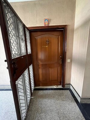 Room in 3.5 BHK Apartment at Vipul Greens, Sector 48 – for Rent