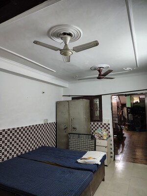 Team Area in 1 RK Builder Floor at CGHS Shatabdi Enclave, Sector 49 – for Rent