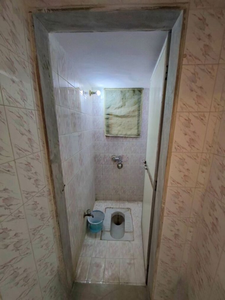 Bathroom, mhatre-palace-chs 1 Bedroom 640 Sq.Ft. Apartment In Ic Colony Mumbai 10717971