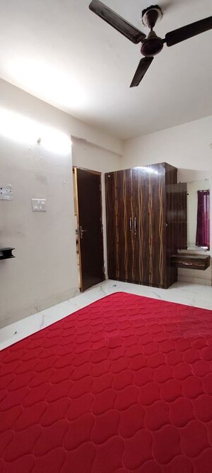 Room in 2 BHK Apartment at Telibandha – for Rent