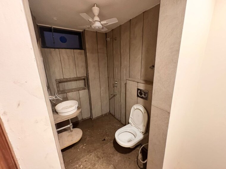 Bathroom, sushant lok i 3 Bedroom 215 Sq.Yd. Builder Floor In Sushant Lok I Gurgaon 10718027