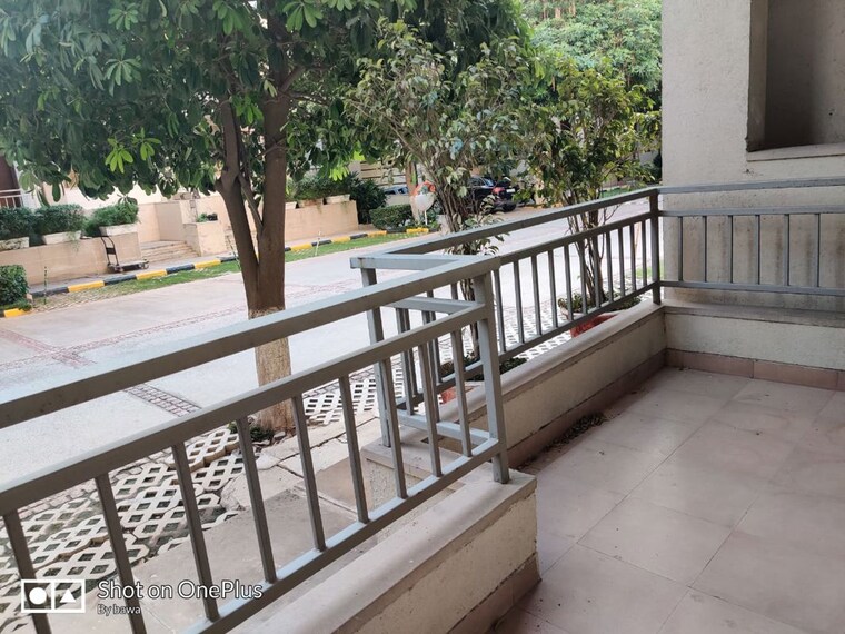 Balcony, dlf-building-10 4 Bedroom 300 Sq.Yd. Builder Floor In Dlf Phase ii Gurgaon 10718038