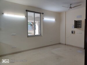 Room in 4 BHK Builder Floor at DLF Building 10, Dlf Phase ii – for Rent