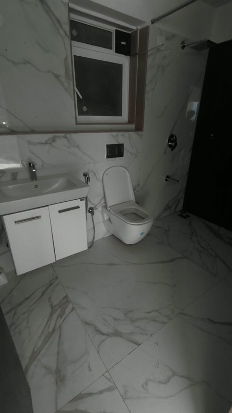 Bathroom, rna-ng-eclat 2 Bedroom 863 Sq.Ft. Apartment In Andheri West Mumbai 10718046