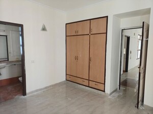 Room in 3 BHK Apartment at Vipul Greens, Sector 48 – for Rent