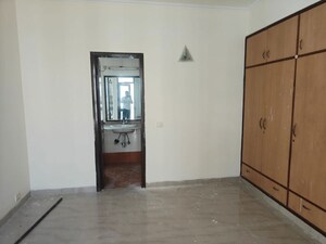 Room in 3 BHK Apartment at Vipul Greens, Sector 48 – for Rent