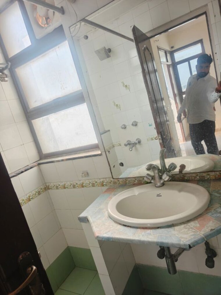 Bathroom, vipul-greens 3 Bedroom 1665 Sq.Ft. Apartment In Sector 48 Gurgaon 10718052