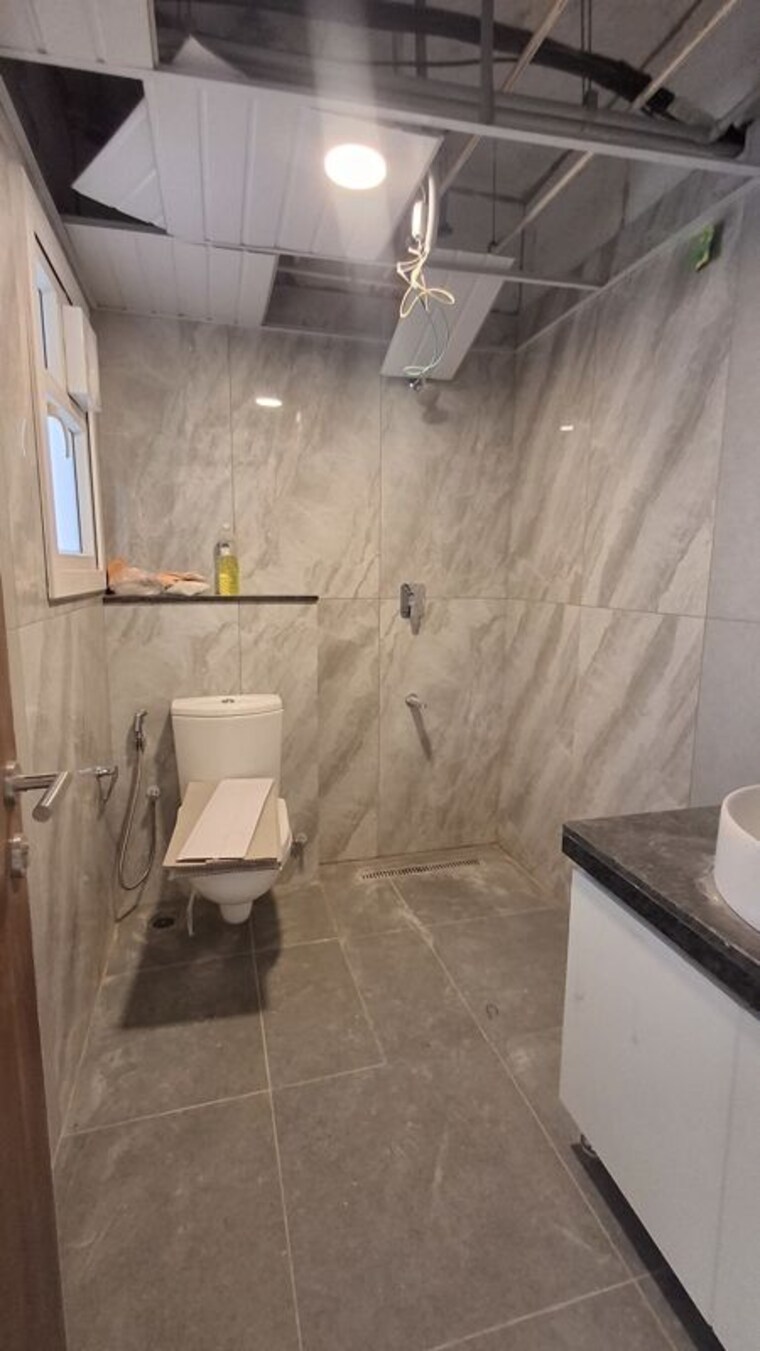 Bathroom, prestige-beverly-hills 4 Bedroom 2708 Sq.Ft. Apartment In Kokapet Hyderabad 10718054