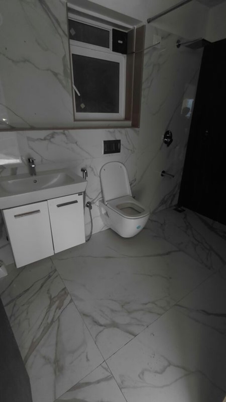 Bathroom, rna-ng-eclat 3 Bedroom 1118 Sq.Ft. Apartment In Andheri West Mumbai 10718066