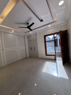 Room in 3.5 BHK Builder Floor at Sector 85 – for Sale
