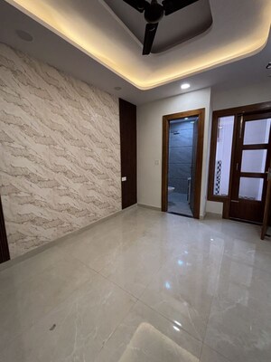 Room in 3.5 BHK Builder Floor at Sector 85 – for Sale