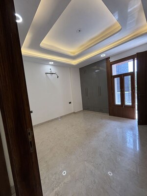 Room in 3.5 BHK Builder Floor at Sector 85 – for Sale