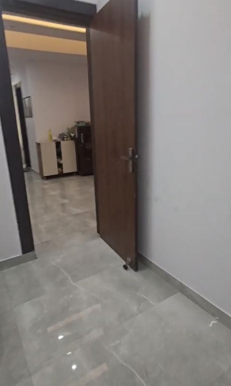 Room, sector 31 6+ Bedroom 162 Sq.Mt. Independent House In Sector 31 Noida 10718096