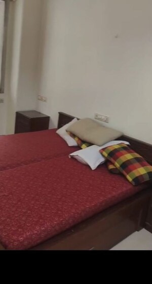 Room in 3 BHK Apartment at Marine Chambers, Marine Lines – for Rent