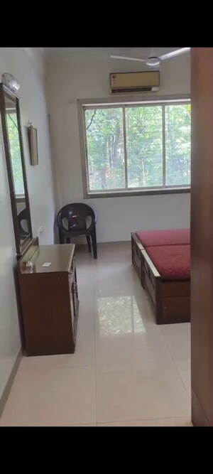 Furnished Amenities in 3 BHK Apartment at Marine Chambers, Marine Lines – for Rent