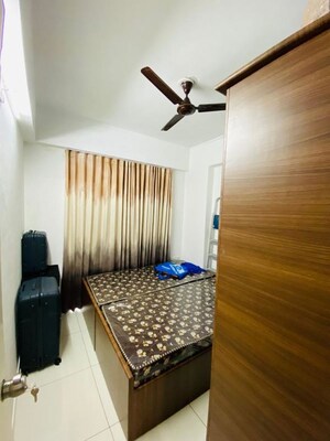 Room in 3 BHK Apartment at Makarba – for Rent