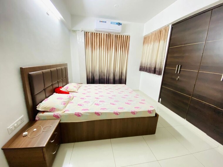 Room, makarba 3 Bedroom 1600 Sq.Ft. Apartment In Makarba Ahmedabad 10718118