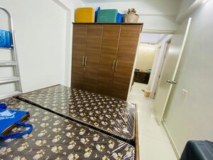 Room in 3 BHK Apartment at Makarba – for Rent