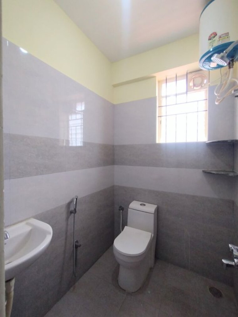 Bathroom, ramamurthy nagar 6+ Bedroom 4500 Sq.Ft. Independent House In Ramamurthy Nagar Bangalore 10718113