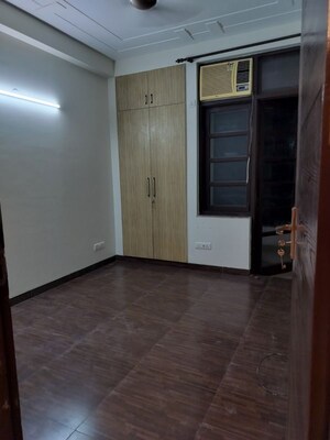 Room in 3 BHK Builder Floor at Vipul World Floors, Sector 48 – for Rent