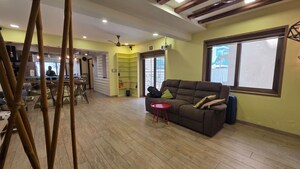 Room in 2 BHK Apartment at Juhu – for Rent