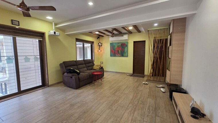 Room, juhu 2 Bedroom 1250 Sq.Ft. Apartment In Juhu Mumbai 10718147