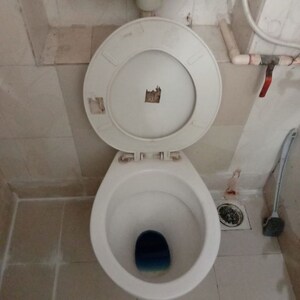 Bathroom in 2 BHK Apartment at Mahakali Model Town, Jogeshwari East – for Rent