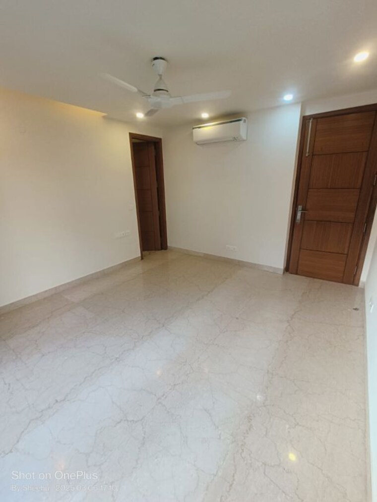 Room, dlf-atria 4 Bedroom 316 Sq.Yd. Builder Floor In Dlf Phase ii Gurgaon 10718178
