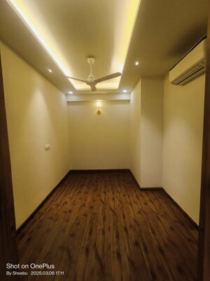 Bedroom in 4 BHK Builder Floor at DLF Atria, Dlf Phase ii – for Rent