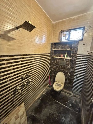 Attached Bathroom in 2 BHK Builder Floor at Uttam Nagar – for Rent