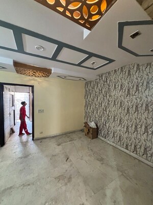 Room in 2 BHK Builder Floor at Uttam Nagar – for Rent